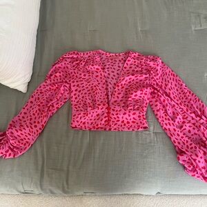 Long sleeve animal print crop top